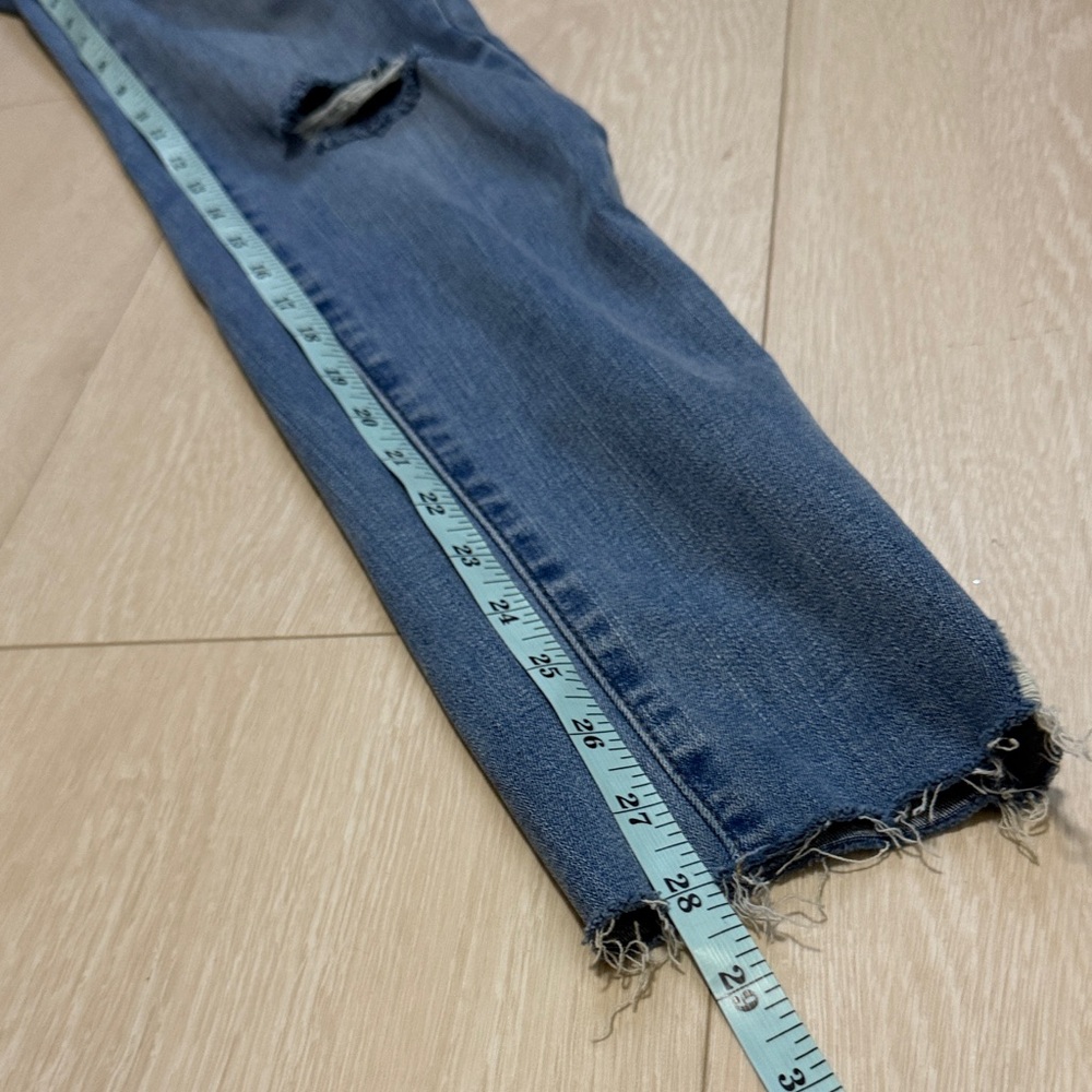 3/$10 Uniqlo Women's Blue Skinny Jeans with Frayed Hem - Picture 6 of 7